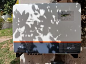 Inversor solar Solis moderno utilizado en instalaciones Agryaa